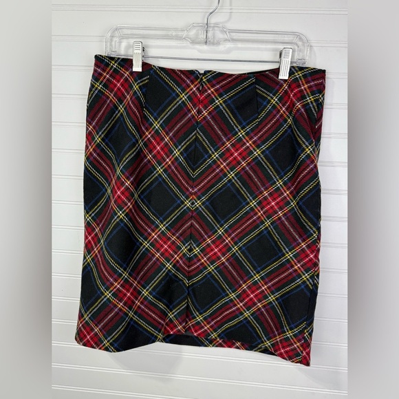 Old Navy Plaid Maternity skirt. Size XS - Picture 2 of 6